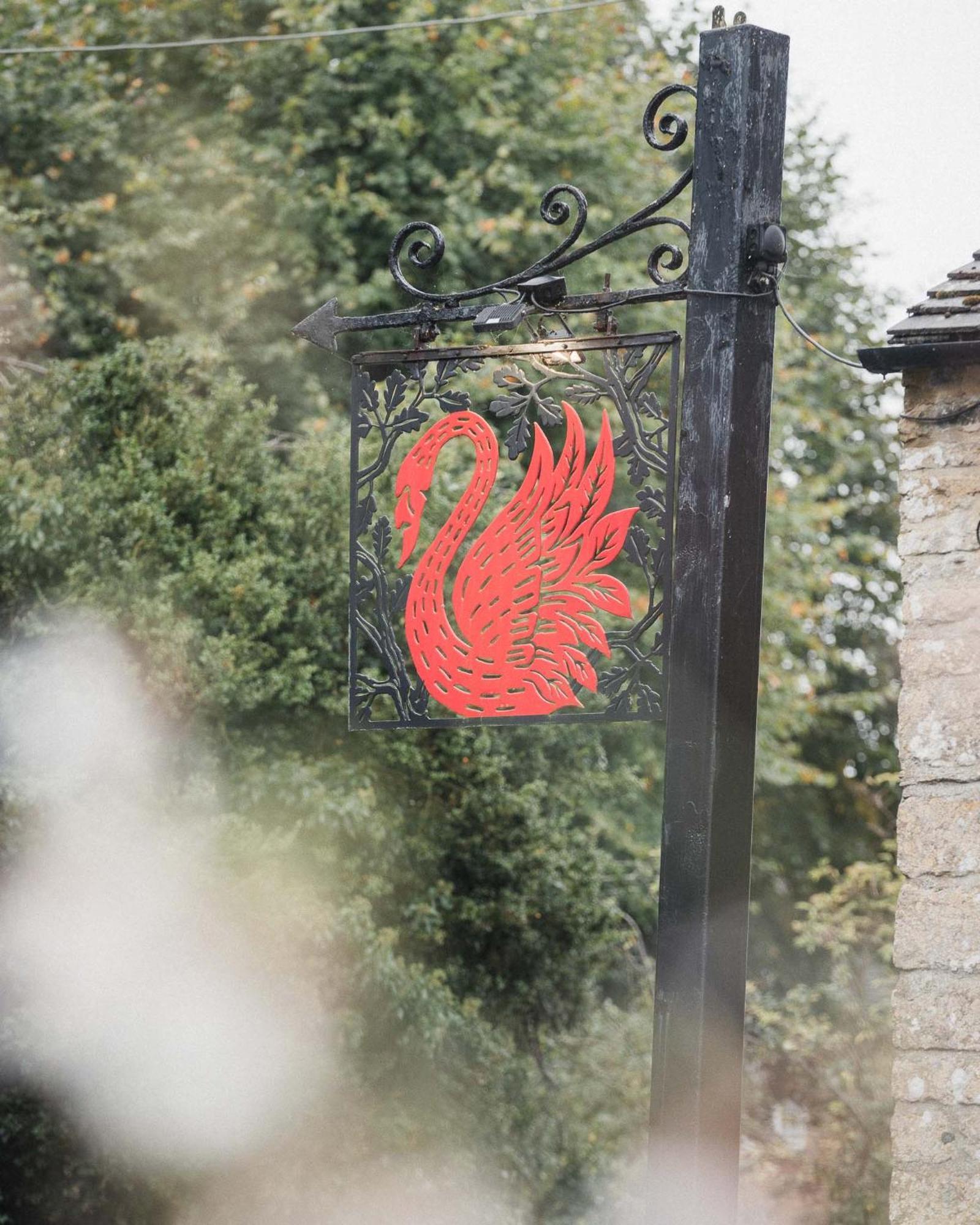 The Swan Inn Shipton under Wychwood Exterior photo