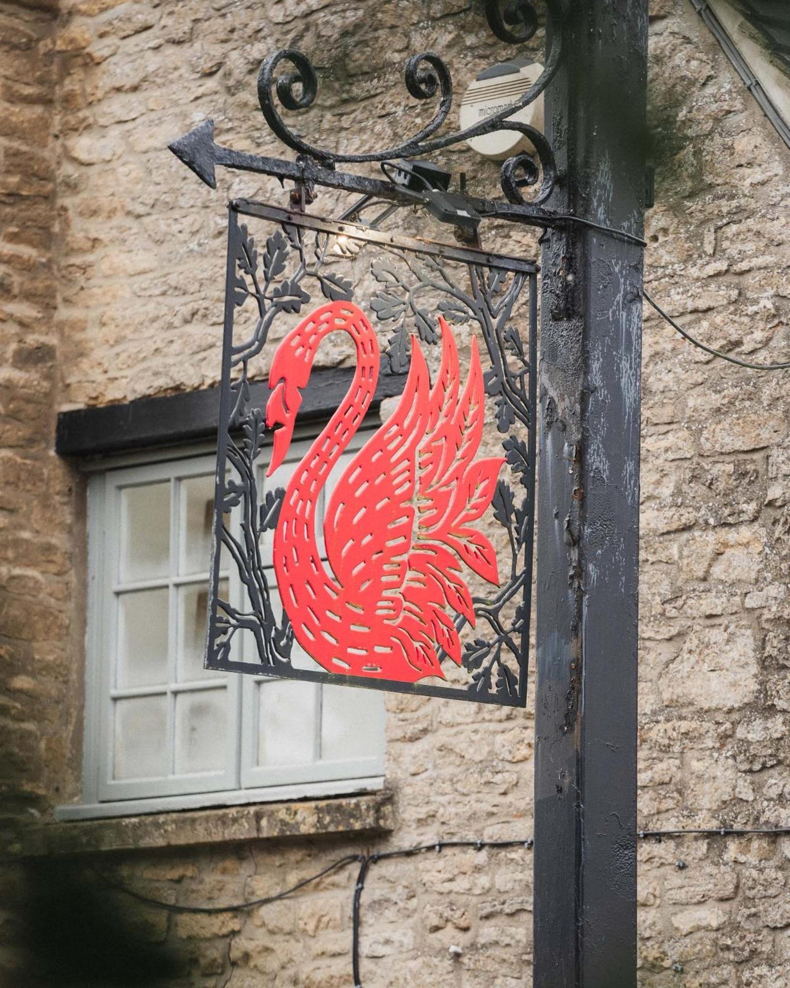 The Swan Inn Shipton under Wychwood Exterior photo