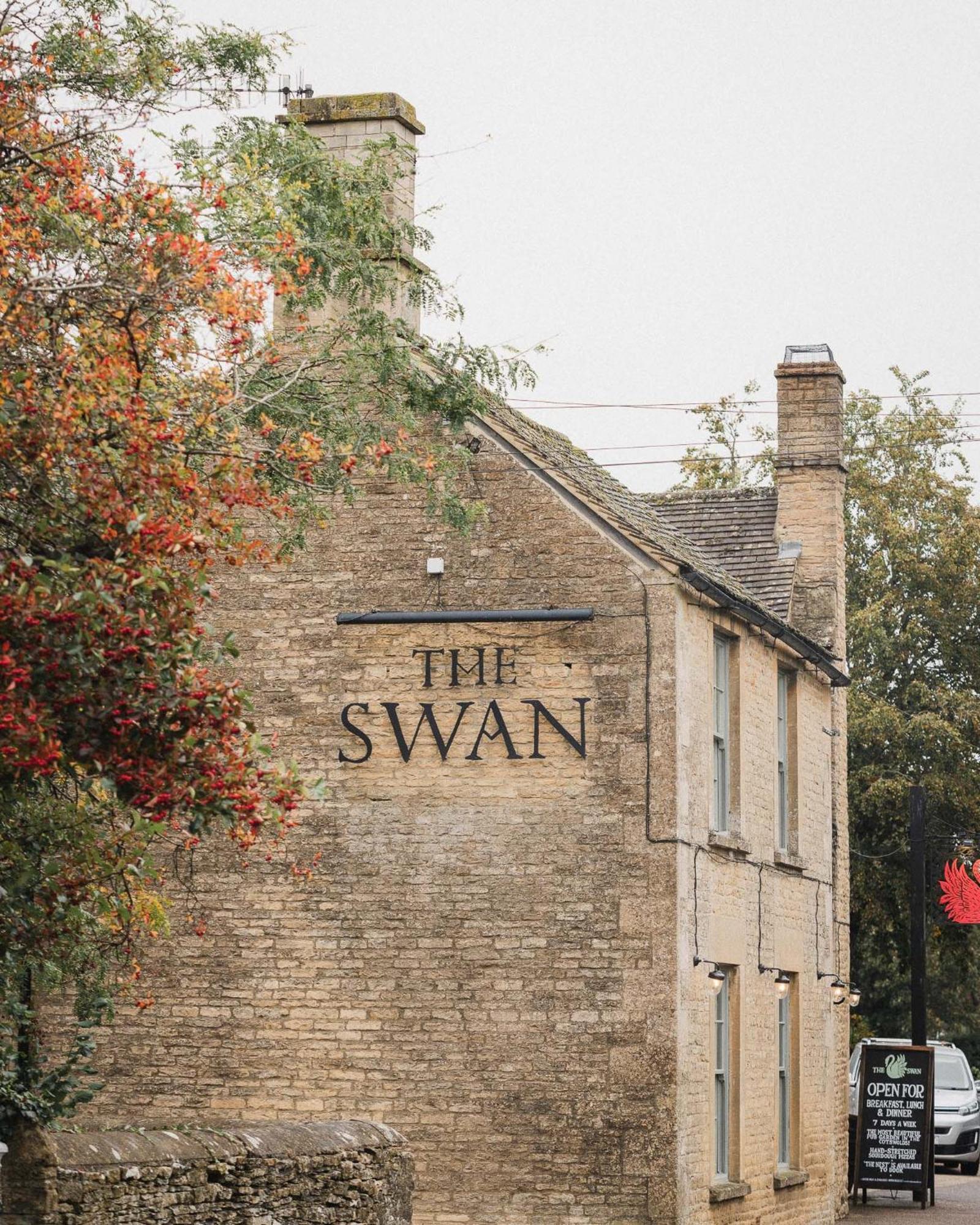 The Swan Inn Shipton under Wychwood Exterior photo