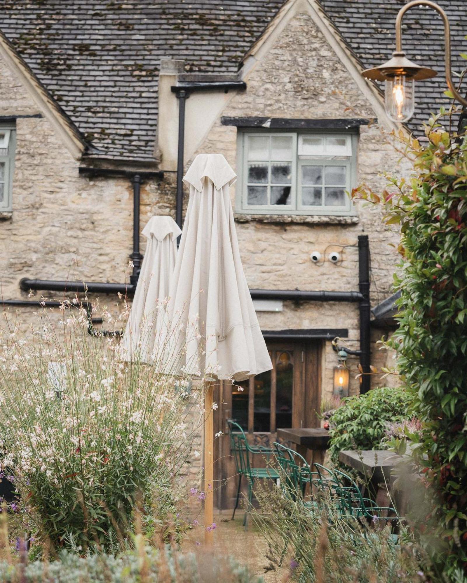 The Swan Inn Shipton under Wychwood Exterior photo