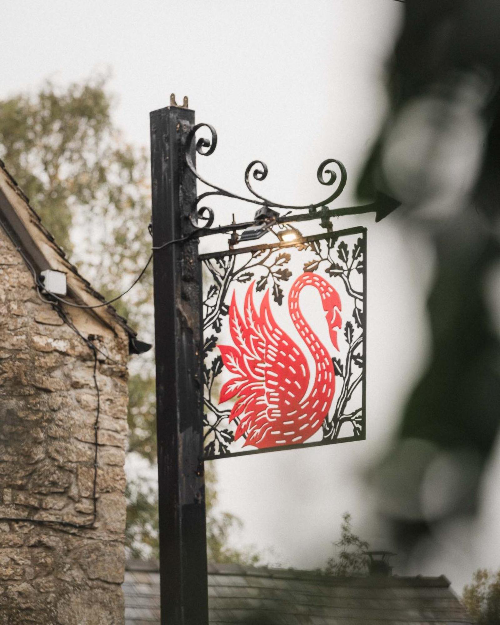 The Swan Inn Shipton under Wychwood Exterior photo