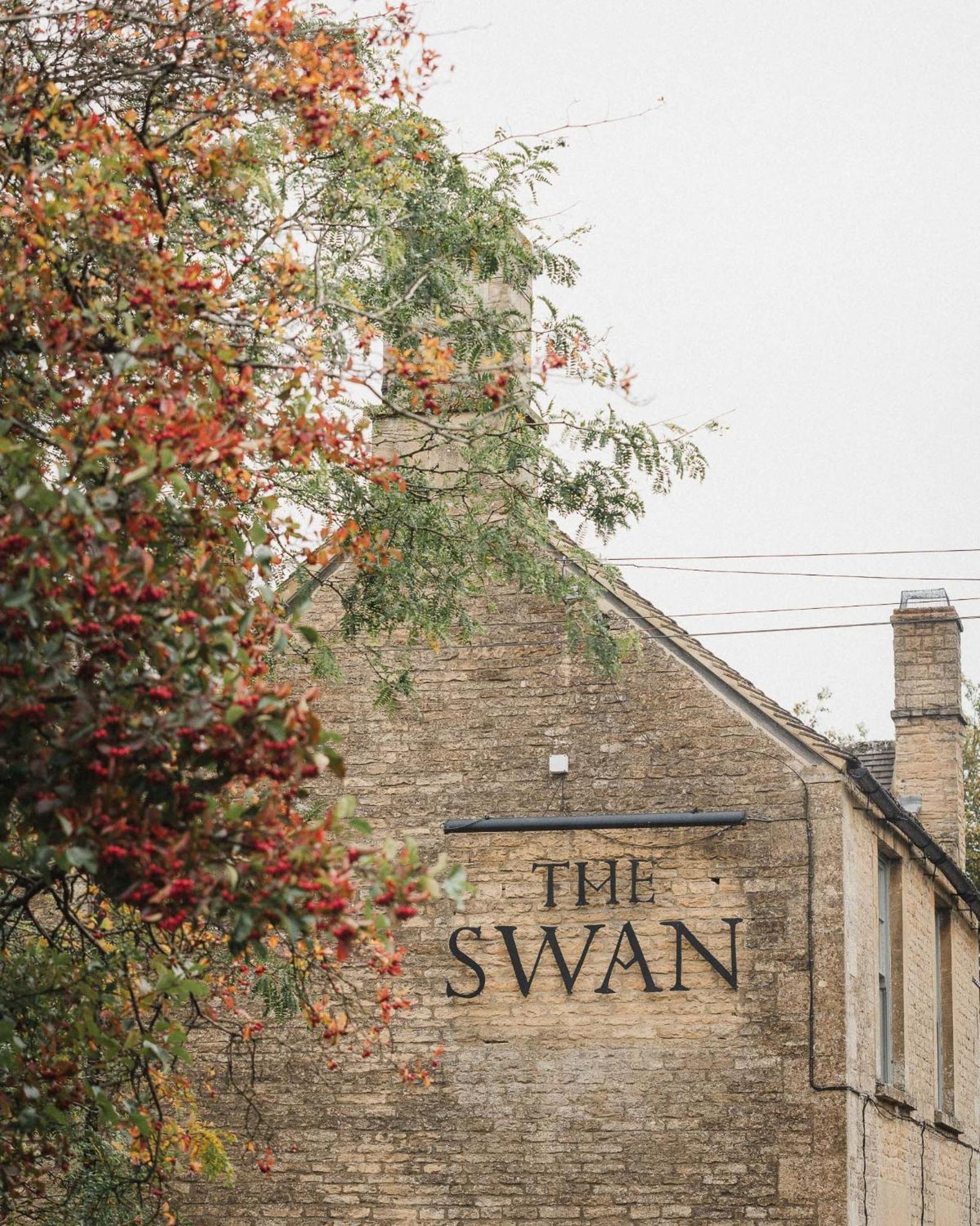 The Swan Inn Shipton under Wychwood Exterior photo